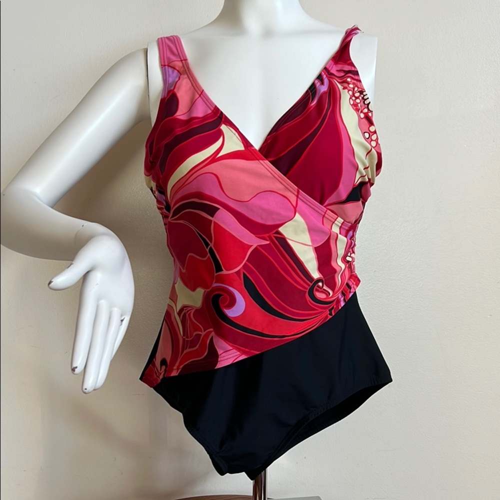 Fantasized slimming Pink and Black Swimsuit size 14